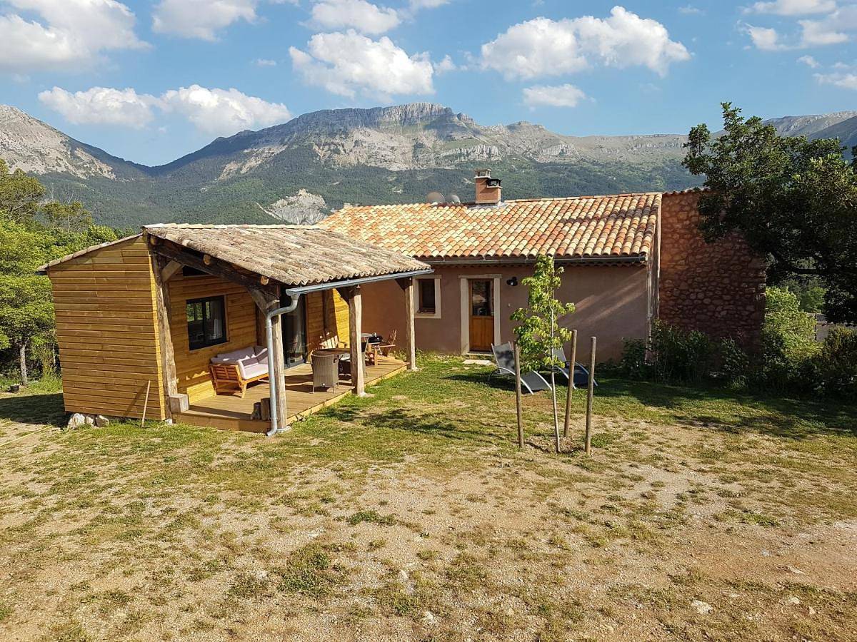 La Peyregoune, logement en pleine nature et table d'hôtes in Blieux, Alpes-de-Haute-Provence