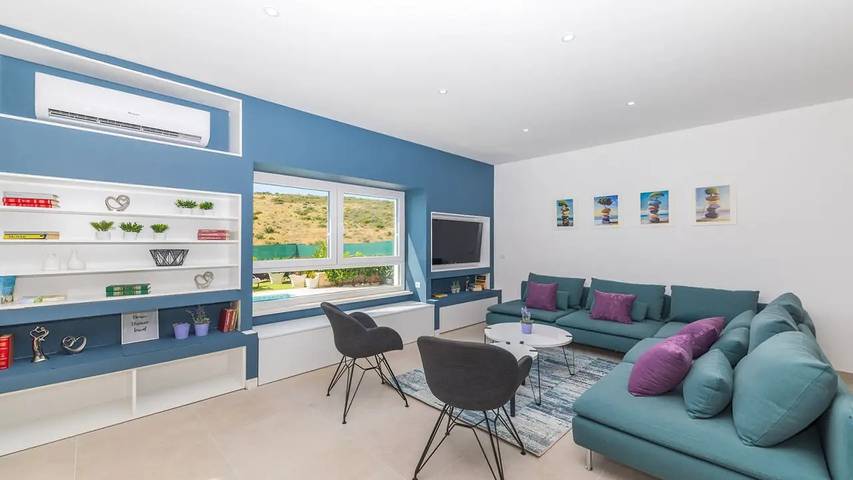 Villa pour 11 personnes, avec jardin ainsi que piscine et balcon à Trogir - 2