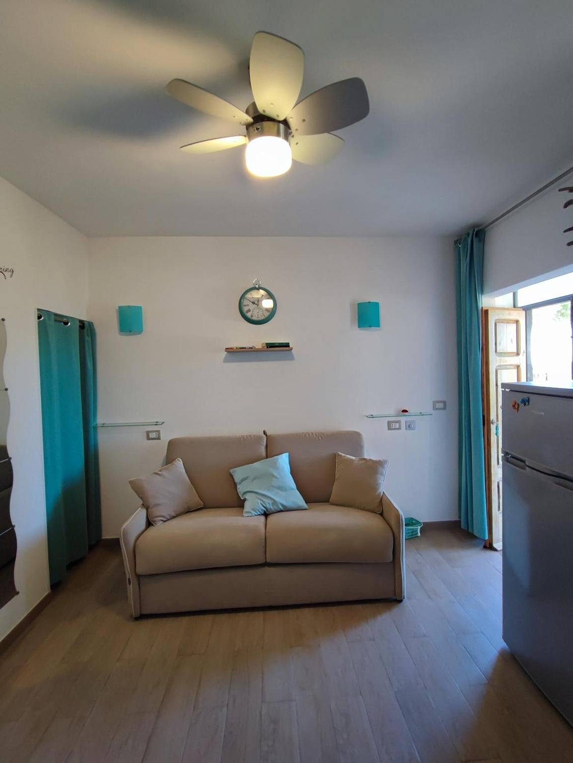 Ganze Wohnung, Studio mit Meerblick und überdachter Terrasse in Capoliveri in Spiaggia di Stecchi, Capoliveri