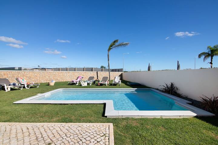 Villa 'Casa Barros' com vista para a montanha, Wi-Fi e ar condicionado in Algoz e Tunes, Distrito de Faro