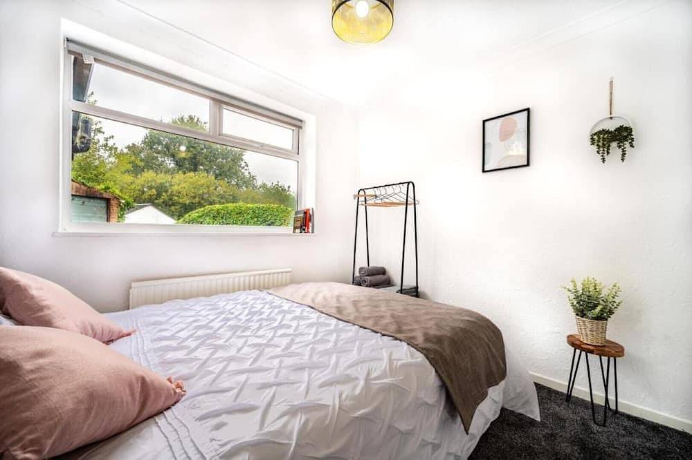 Modern 3 Bed Bungalow Near Bolton Town Centre in Bolton, Greater Manchester