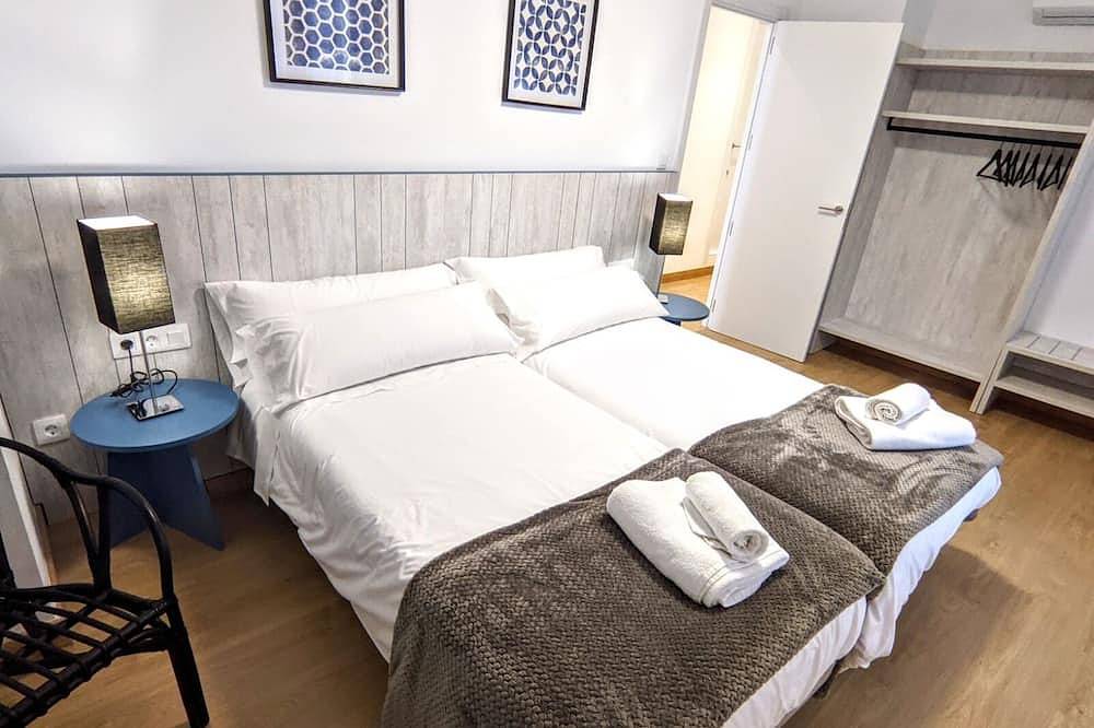 Entire apartment, Apartment-Jurásico-Deluxe-Ensuite with Shower-Balcony in Teruel, Teruel Region