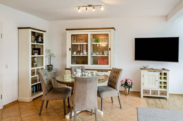 Geheel appartement, Appartement 'Ferienhaus Finnja' met privé terras, privé tuin en Wi-Fi in Norddeich, Norden en omgeving
