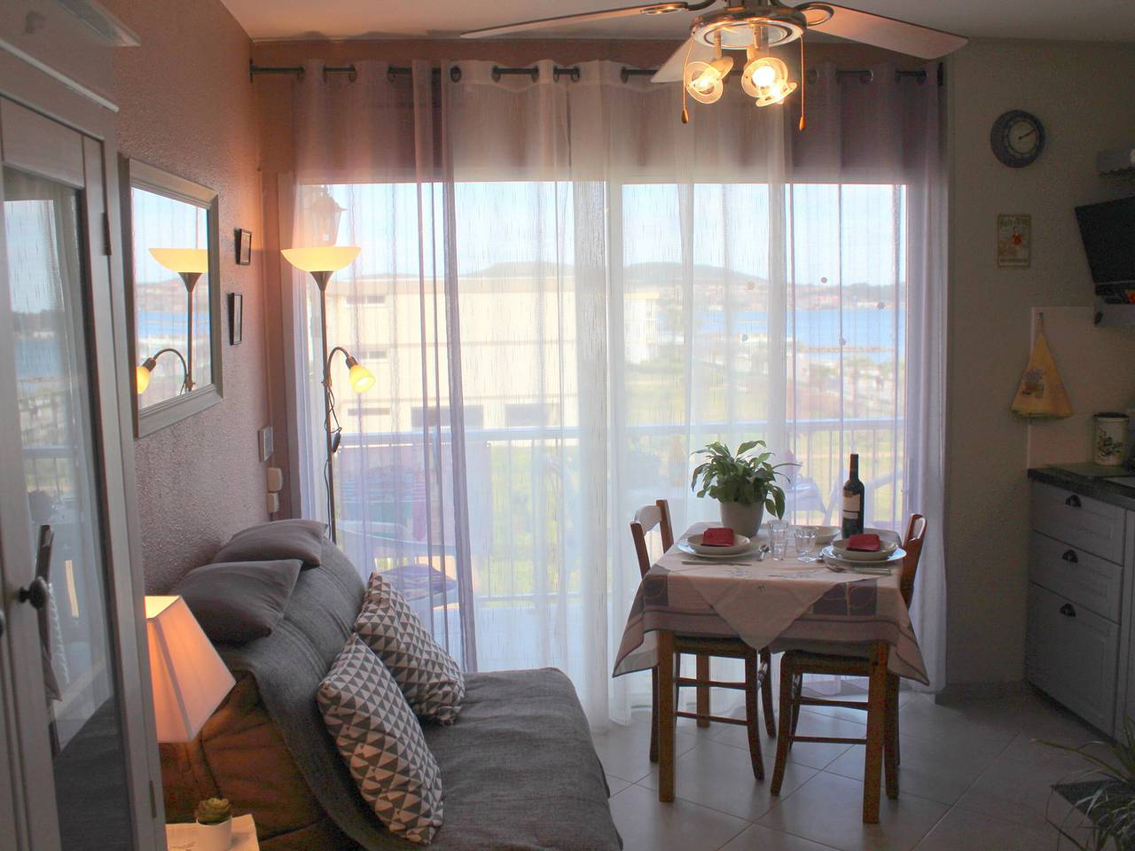 Entire studio, Cozy apartment near Thermes in Balaruc-les-Bains in Balaruc-les-Bains, Côte d'Améthyste