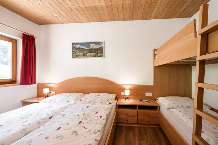 Ganze Wohnung, Urlaub auf dem Bauernhof Angererhof - Ferienwohnung 'Hannes' mit Bergblick, Garten und Wlan in Sand in Taufers, Südtirol
