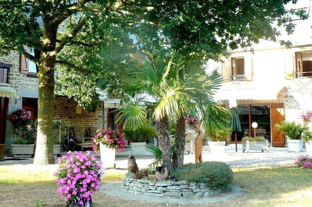 Chambre Jardin ---- Les Bruyères du Mont in Céaux, Baie du Mont-Saint-Michel