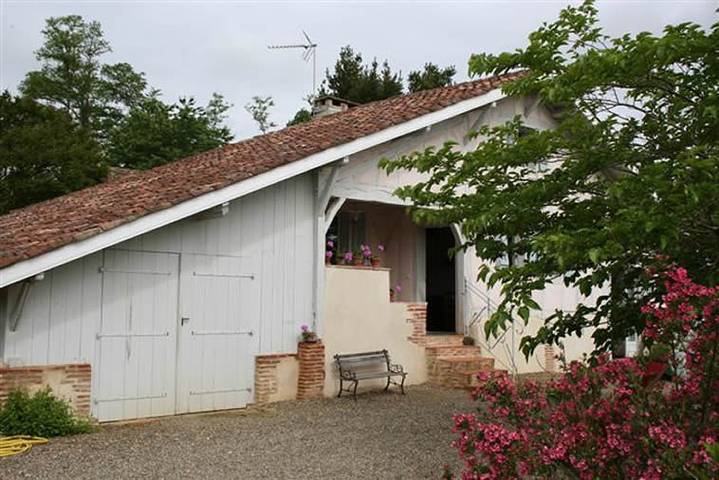 Gîte pour 4 personnes, avec jardin et terrasse, animaux acceptés à Poyanne