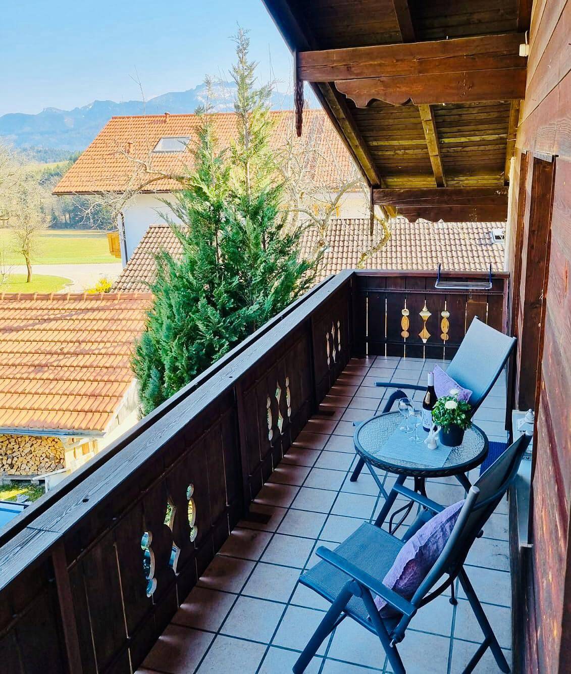 Ganzes Studio, Einzimmerapartment 'Bergblick' mit Balkon und Wlan in Frasdorf, Chiemgauer Alpen