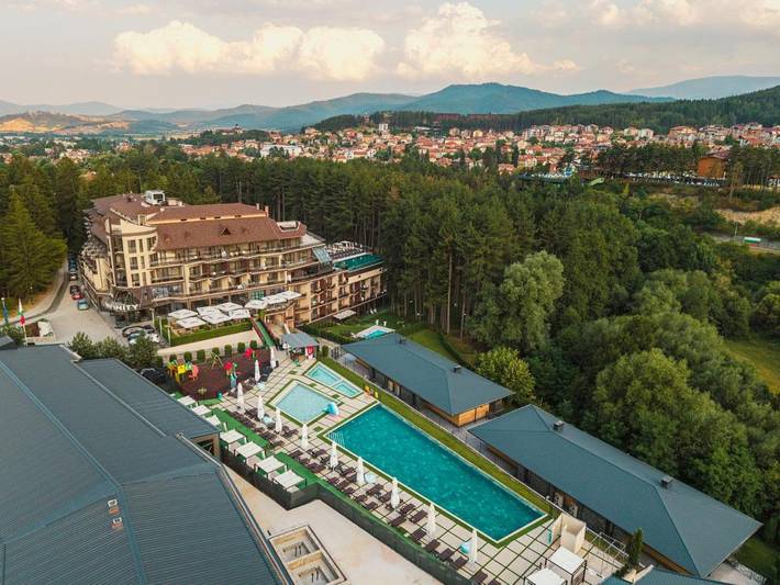 Hôtel pour 3 personnes, avec Balcon et Jacuzzi ainsi que Terrasse et Bassin pour enfant à Velingrad