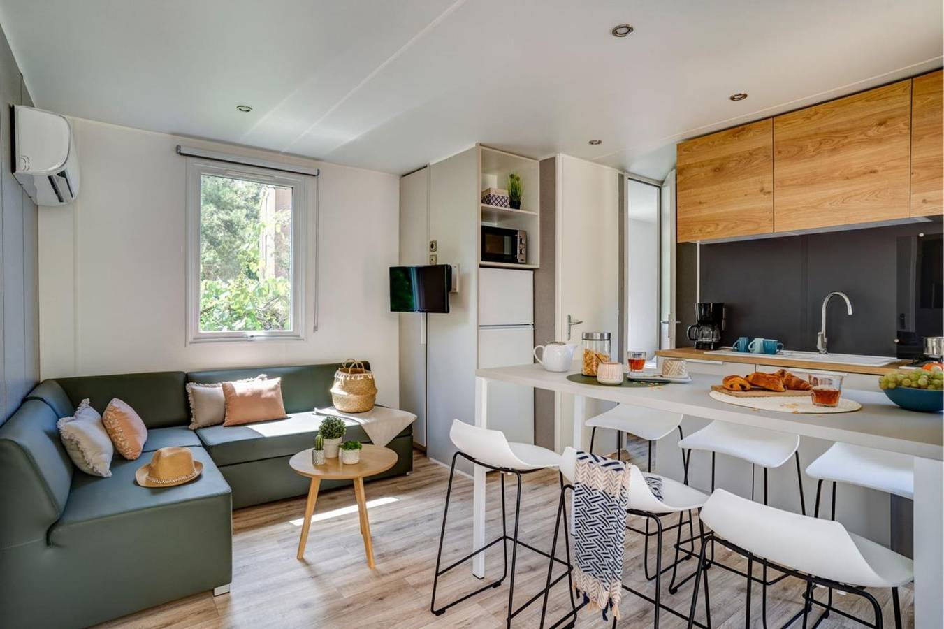 Cottage Friends 10p Aircon in Maisons-Laffitte, Yvelines