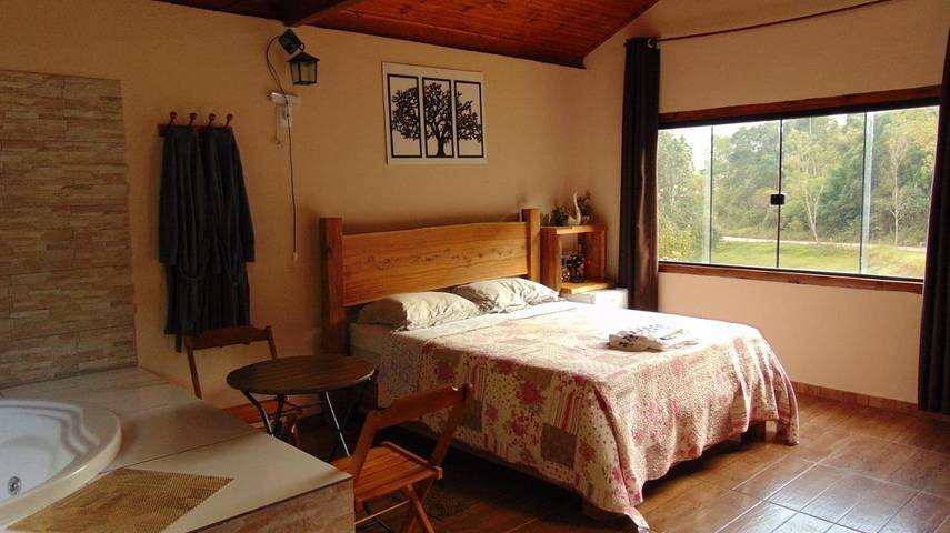 Gîte pour 2 personnes, avec jardin et jacuzzi