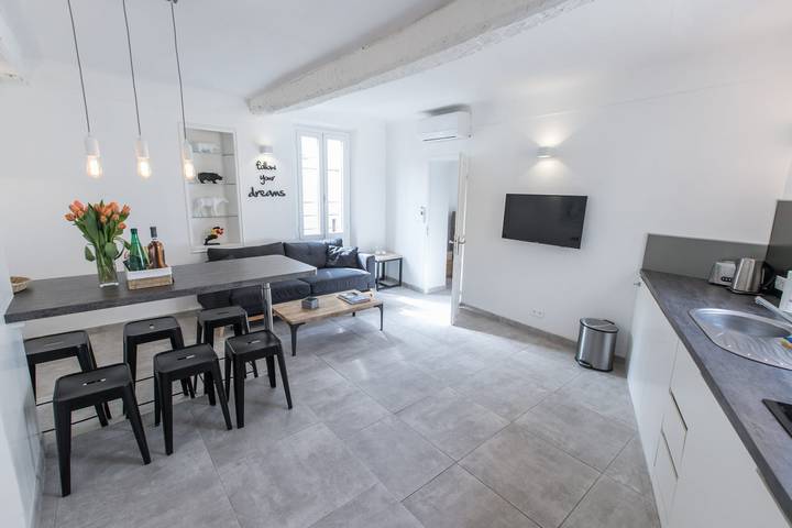 Gîte pour 3 personnes, avec balcon, adapté aux familles dans Cinema Les Arcades Ales - 4