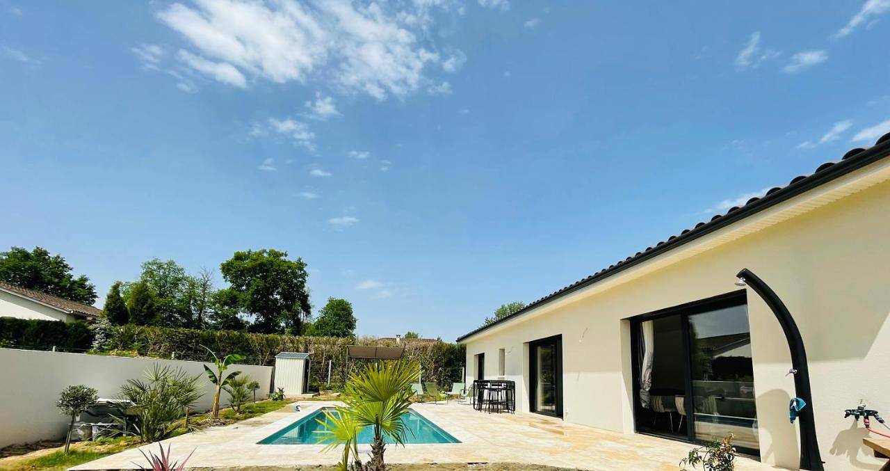 Three-Bedroom Holiday Home in Creysse, Périgord Pourpre
