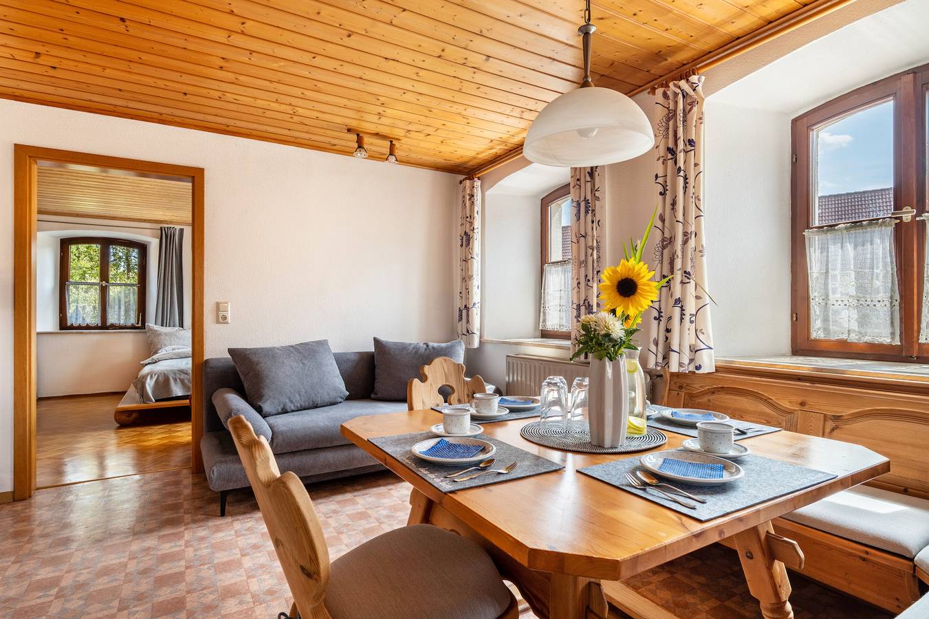 Ganze Wohnung, Apartment 'Alpaka Erlebnishof' mit gemeinsamer Terrasse, privatem Garten und Wlan in Dinkelsbühl, Romantische Straße