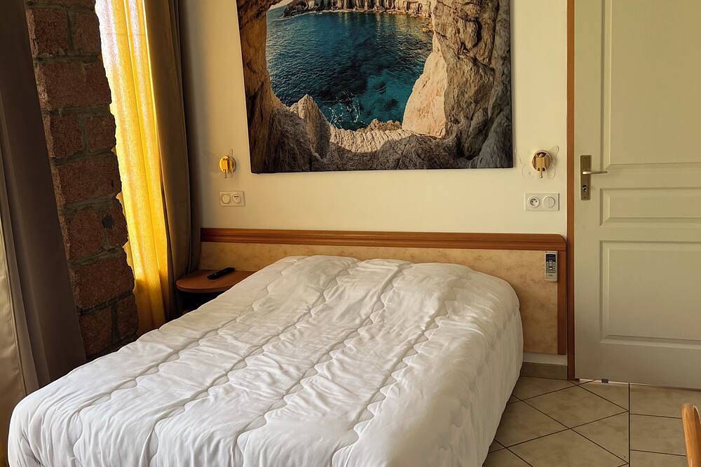 Entire apartment, Very pleasant apartment with sea and mountain views, boat trip in Porto (Corsica), Ota