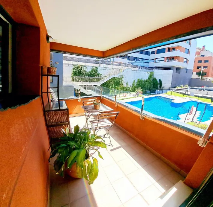 Apartamento de vacaciones para 3 personas, con jardín y piscina además de piscina para niños y vistas - 1