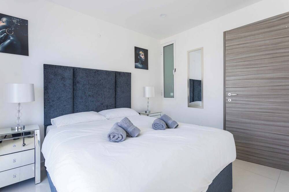 Geheel appartement, Terrace & Sea Views - Saint Julian's Spacious 3Br in Paceville, San Giljan