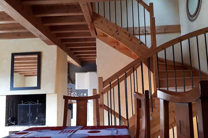 Gîte pour 8 personnes, avec balcon et jardin à Camparan