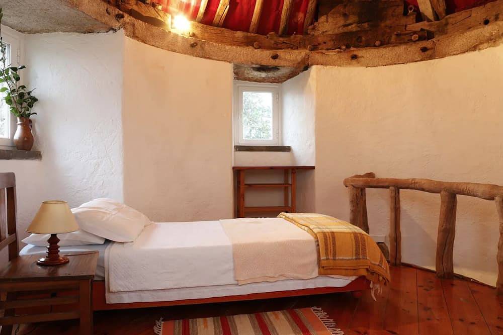 Location, unique charm, beach, pool, forest, comfort, 360º views in Alcabideche, Costa de Lisboa