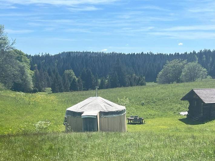 Tente pour 4 personnes, avec sauna ainsi que terrasse et jardin
