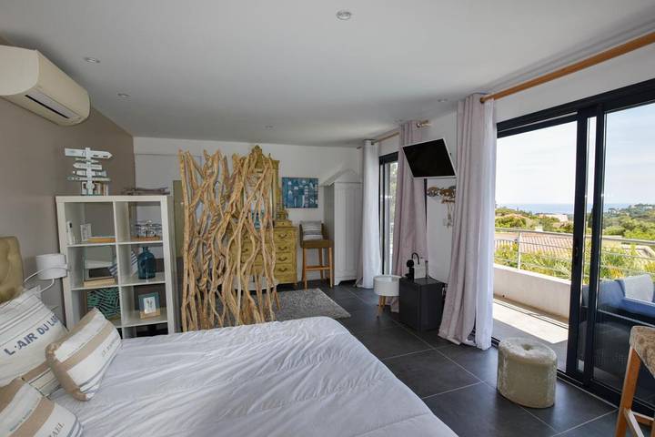 Chambre d’hôte pour 4 personnes, avec piscine ainsi que jardin et vue à Cavalaire-sur-Mer - 4