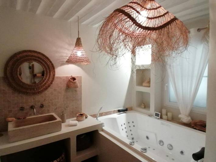 Location de vacances pour 2 personnes, avec piscine et terrasse ainsi que jardin et jacuzzi, animaux acceptés à Tourtour - 3