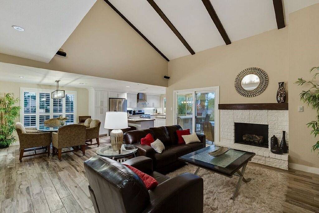 Standort, Standort, Standort Designer Pool Home in Las Vegas, Nevada