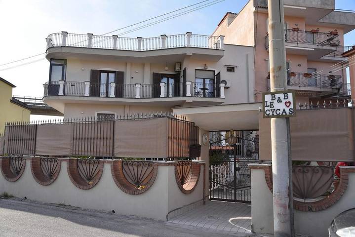 B&b per 7 persone, con Balcone e Terrazza nonché Giardino e Panorama a Castellammare di Stabia
