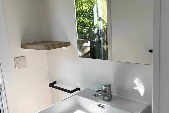 Zecamping 2 étoiles animaux acceptés locatif Tv clim 45m2 6 pers in Angicourt, Oise
