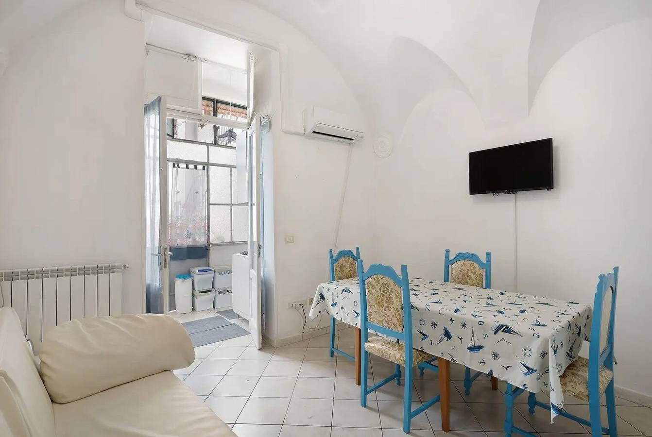 Apartamento entero, Apartamento 'Penisola 2' con terraza compartida, Wi-Fi y aire acondicionado in Vico Equense, Provincia de Nápoles