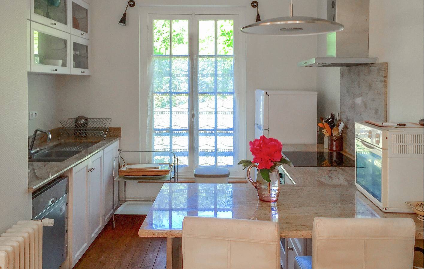 Cozy Apartment with Terrace & Parking, Near Plage du petit-Ailly in Sainte-Marguerite-sur-Mer, Dieppe region