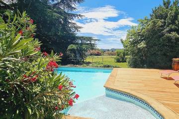 Gîte pour 9 personnes, avec piscine et jardin à Pont-Saint-Esprit