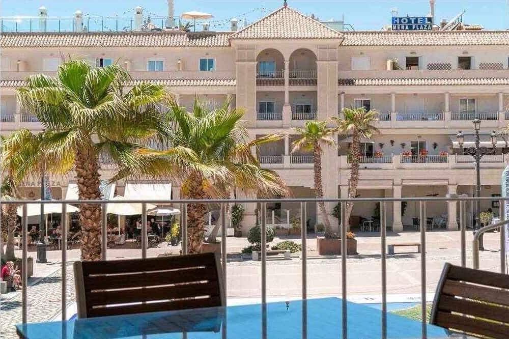 Entire apartment, Modern two bedroom apartment in Nerja center in Nerja Centre, Nerja