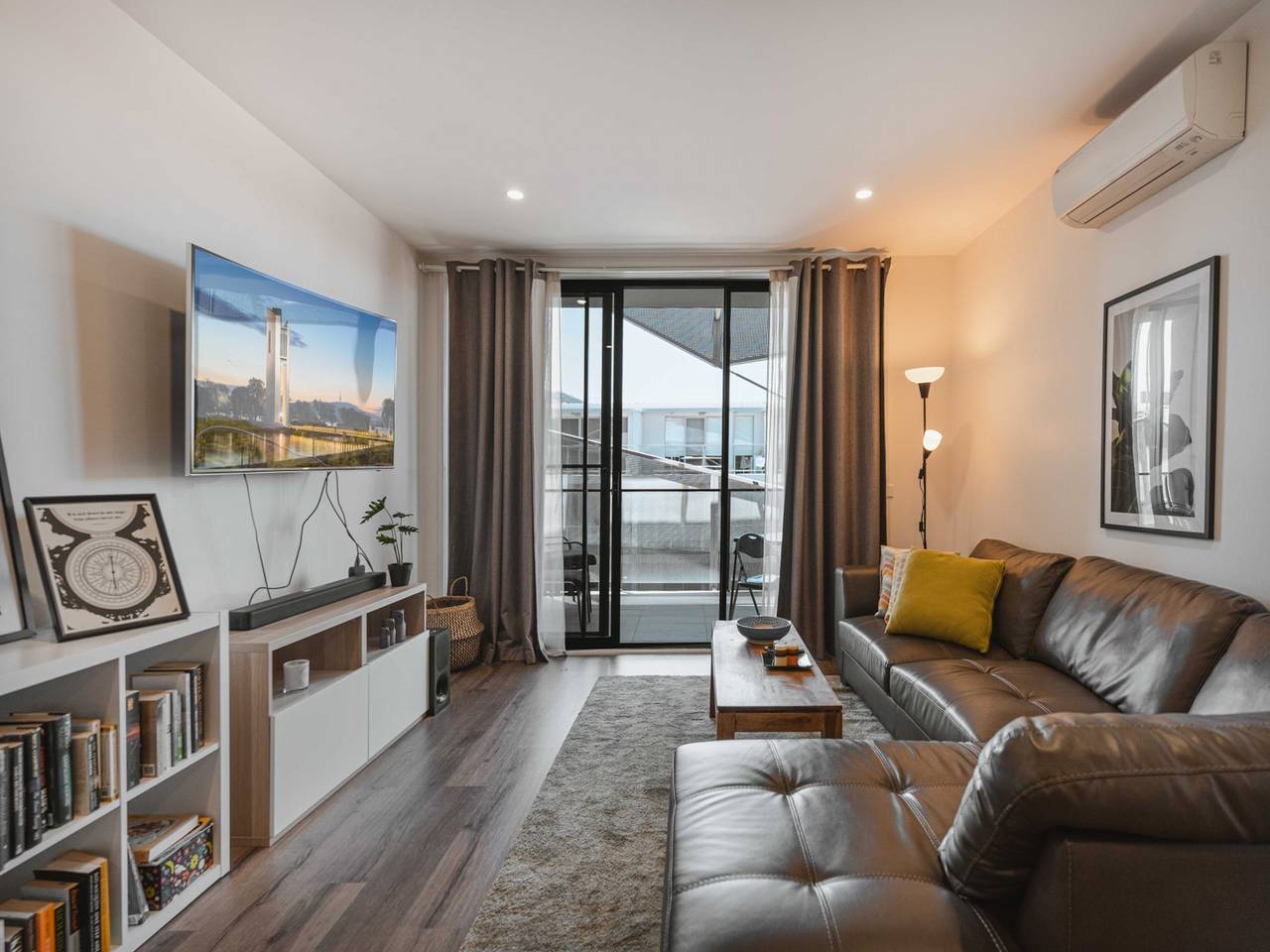 Apartamento entero, Unidad de 1 dormitorio en Lonsdale St con área de estudio y estacionamiento in North Canberra, Canberra