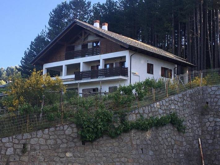 Casa vacanza per 6 persone, con Balcone e Terrazza nonché Giardino e Vista lago in Parco Nazionale della Sila