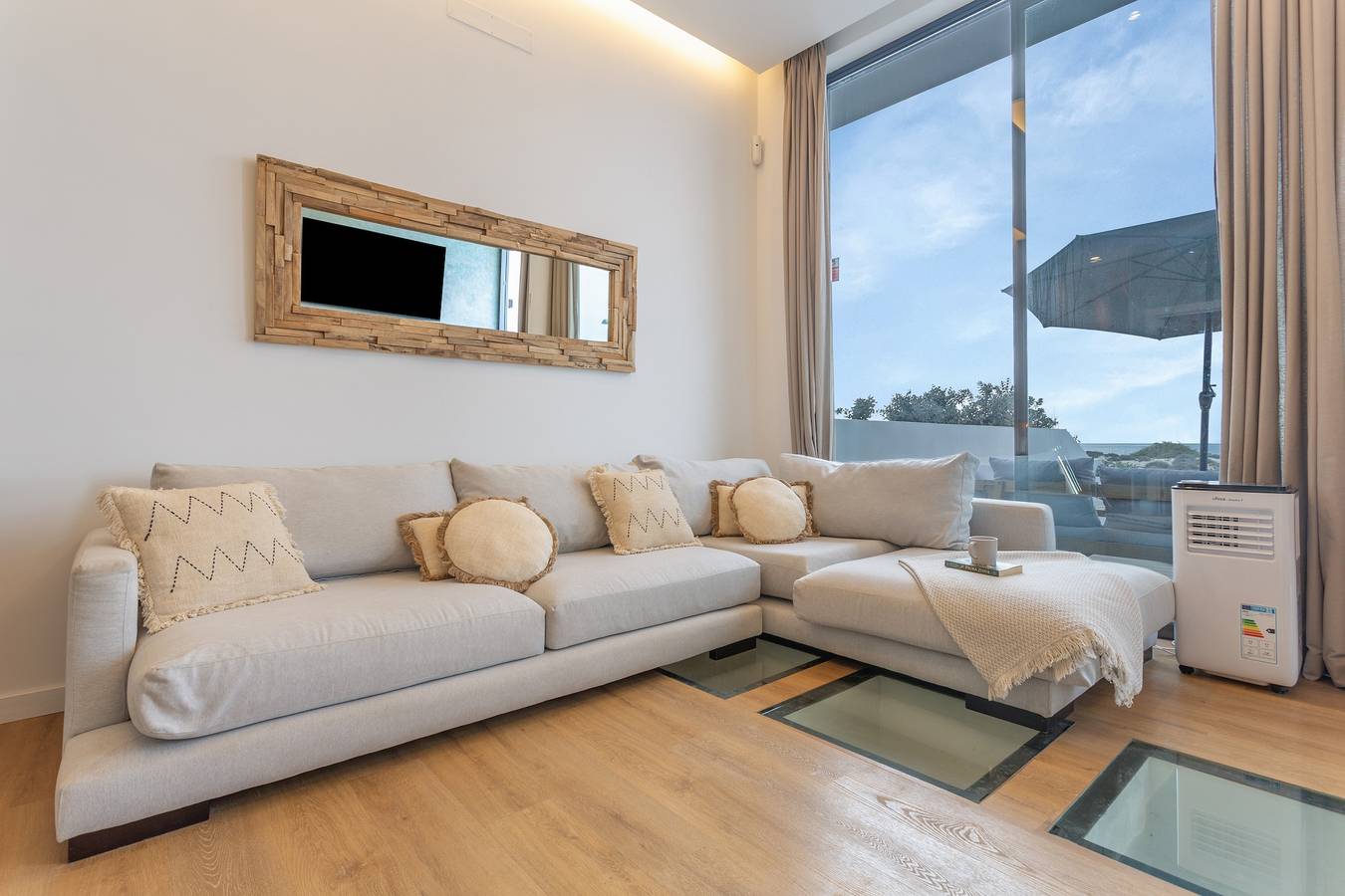 Apartamento entero, Apartamento Vacacional 'Maar Suites Cotillo 2 - Frente al Mar' con Vistas al Mar, Terraza Privada y Wi-Fi in El Cotillo, La Oliva