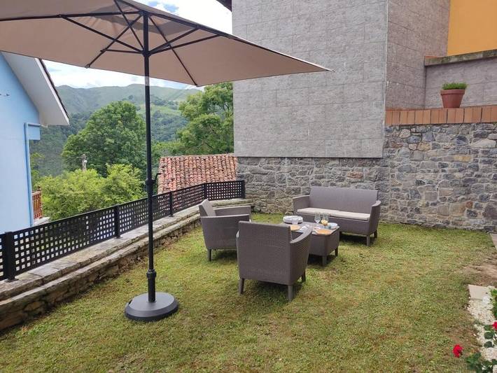 Casa rural para 4 personas, con Balcón y Terraza además de Jardín y Vistas en Sevares