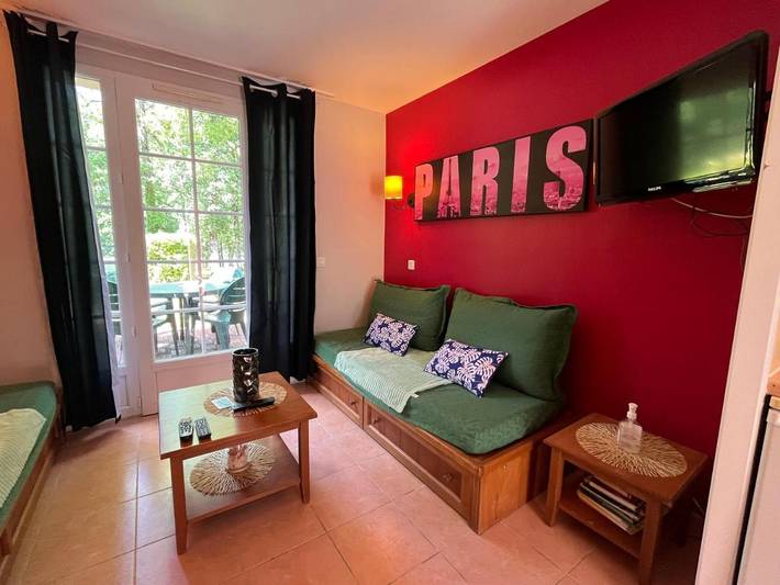 Appartement de vacances pour 4 personnes, avec Jacuzzi et Terrasse ainsi que Jardin et Bassin pour enfant