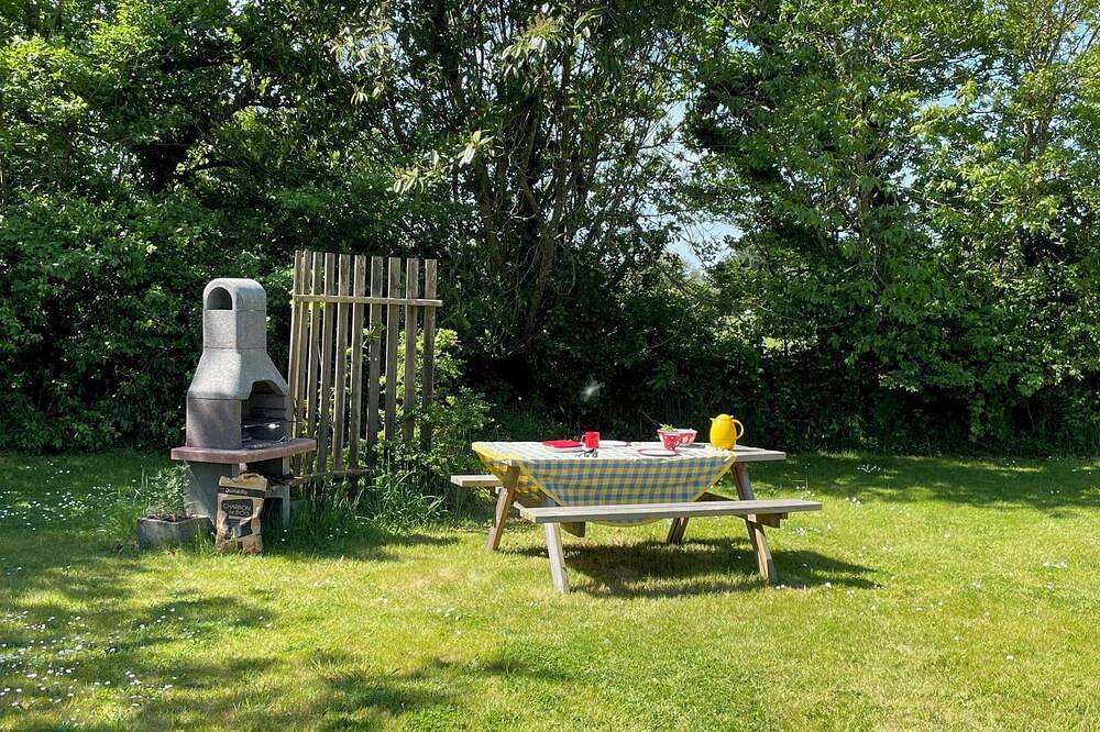 Appartement entier, Studio dans une belle chaumière, proche pointe de la Torche in Plomeur, Région de Quimper