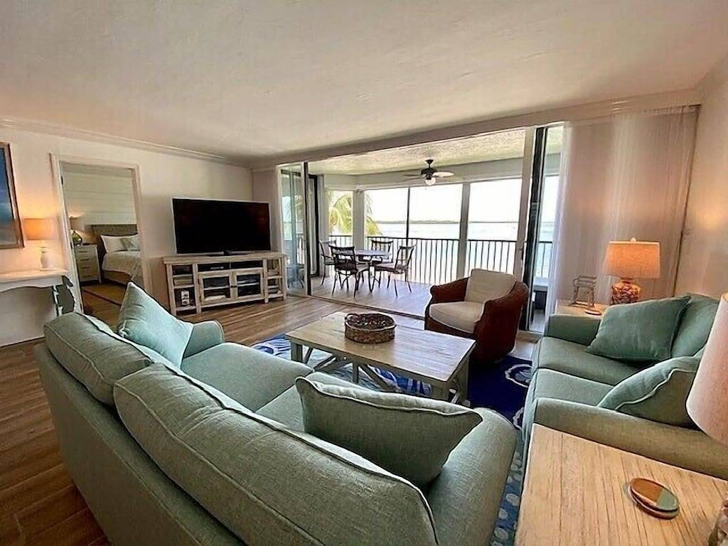 Ganze Wohnung, Neu renovierte Eigentumswohnung direkt am Strand im Sanibel Harbour Resort in Punta Rassa, Southwest Florida