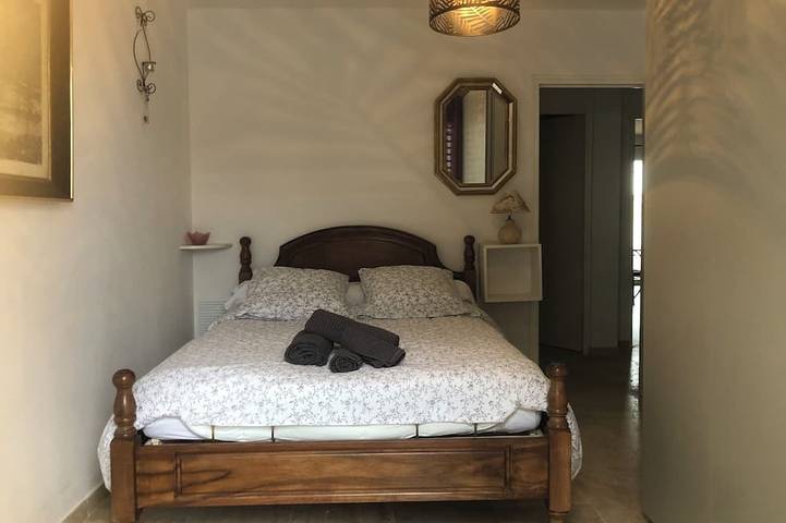Appartement entier, Appartement tout confort avec cour à proximité du centre et de la plage. in Saintes-Maries-de-la-Mer, Côte méditerranéenne (France)