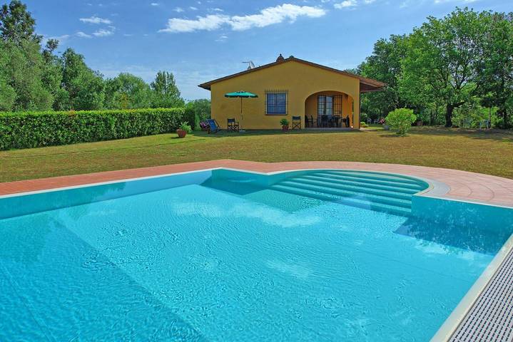 Villa per 8 persone, con terrazza e piscina, con animali domestici in Pisa e dintorni
