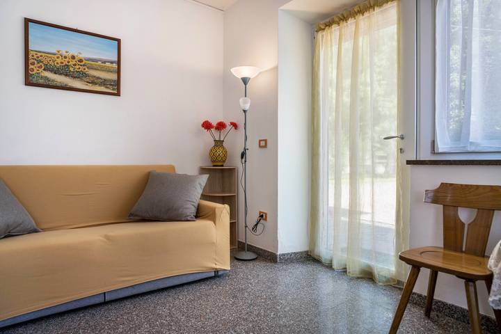 Entire apartment, Apartment 'Lases Piano Terra' with Mountain View, Private Terrace and Wi-Fi in Lona-Lases, Fleimstaler Alpen