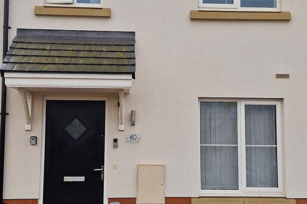 Morden tastefully furnished 4 bed holiday home designed for maximum comfort in Milton Keynes, Südostengland