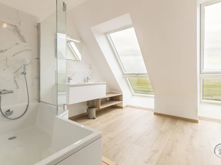 Gîte pour 10 personnes, avec jardin à Vains - 4