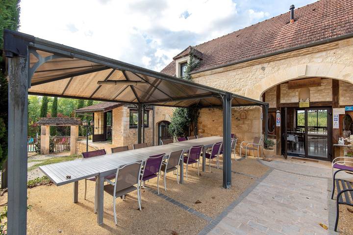 Room 'Chambre Montagne' with shared pool, Wi-Fi and air conditioning - Table d'Hôte in Salignac-Eyvigues, Périgord Noir