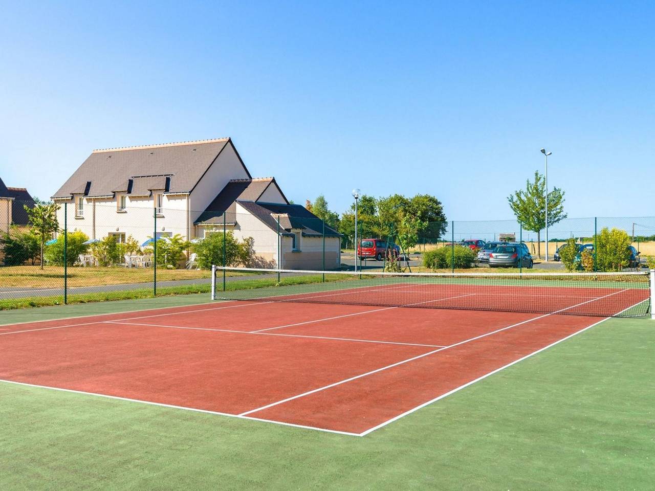 Well-maintained, linked holiday home with garden and terrace in Azay-le-Rideau, Valle del Loira