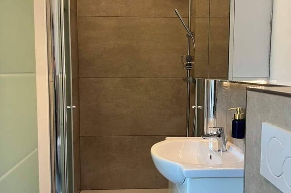 Ganze Wohnung, Kleine moderne Wohnung mit großer Sonnenterrasse in Bielefeld Bethel in Bielefeld, Nordrhein-Westfalen