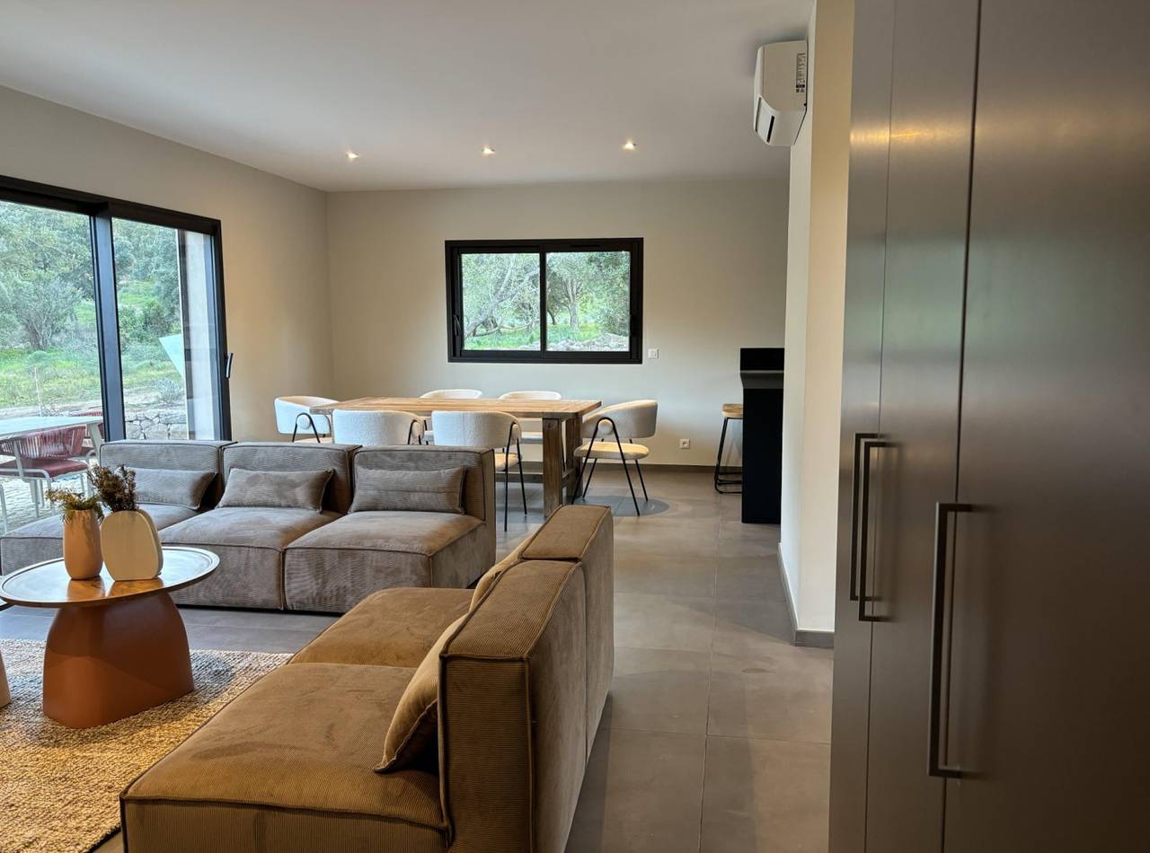 Villa neuve avec piscine, 400 m plage de la pinède à Pinarello in Pinarellu, Zonza