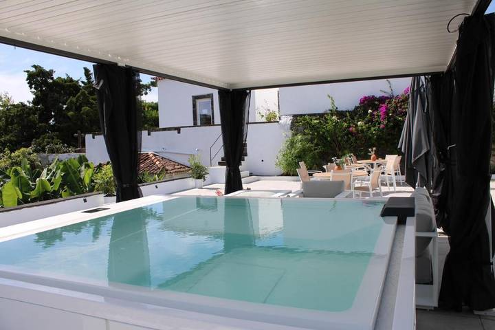 Bed and breakfast para 3 pessoas, com jacuzzi e jardim na Ilha de São Miguel